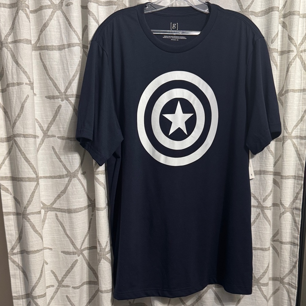 Gildan Navy Short-Sleeve Tee/ Captain America  Graphic shirt